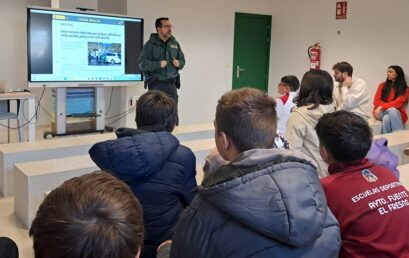 La Guardia Civil imparte charlas sobre Acoso Escolar al alumnado de 1º de ESO del IES Estados del Duque