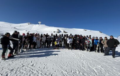 El alumnado de 1º de Bachillerato del IES Estados del Duque disfruta de unas jornadas en Sierra Nevada y Granada