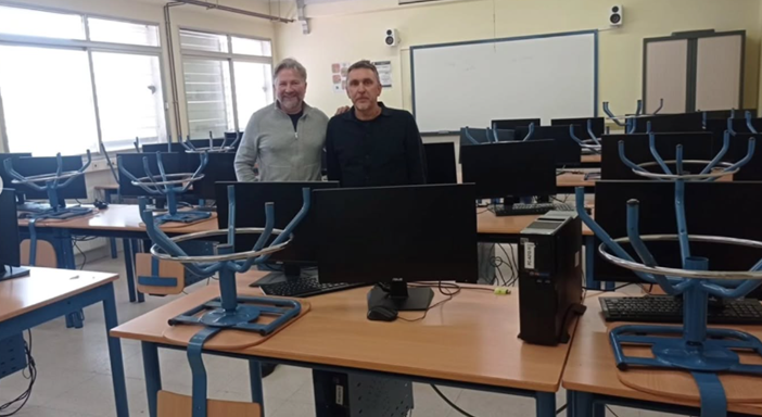 Estancia formativa en el IES Mar de Cádiz de nuestro compañero Víctor Sobrino. Estancia formativa en el IES Mar de Cádiz de nuestro compañero Víctor Sobrino.