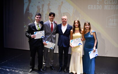 Acto de graduación de 2º de BCH  y 2º SMR