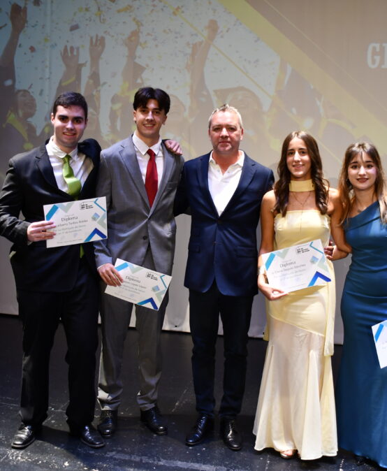 Acto de graduación de 2º de BCH  y 2º SMR